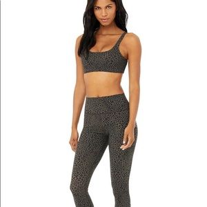 Alo vapor high waisted leopard bra and leggings set